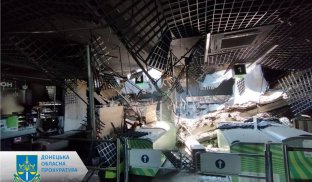 Окупанти поцілили у супермаркет в місті Курахове Окупанти завдали удару по центру Курахового