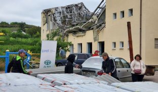 Під час минулорічних боїв на території Святогірської громади було зруйновано та пошкоджено чимало домівок та будівель У Святогірській громаді видавали будівельні матеріали