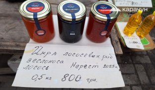 Біля Центрального ринку у Слов'янську продають "червону ікру" У Слов'янську продають червону ікру, але "імітовану"