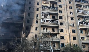 Росіяни масовано обстріляли міста Донецької області: п’ятеро поранених Росіяни масовано обстріляли міста Донецької області: п’ятеро поранених