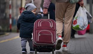 Нова грошова допомога: як переселенцям отримати по 6,5 тисячі гривень на дитину Нова грошова допомога: як переселенцям отримати по 6,5 тисячі гривень на дитину