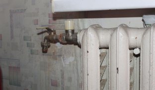 У Слов’янську немає води. Містяни зливають воду із систем опалення. Чим це загрожує?  У Слов’янську немає води. Містяни зливають воду із систем опалення. Чим це загрожує?