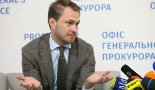 Українська правда: Генпрокурор Кравченко залишив Україну і виїхав за кордон на службовому авто 