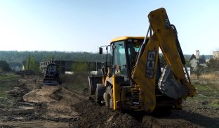 Новий трактор від USAID у Святогірську У Святогірську відновлюють інфраструктуру