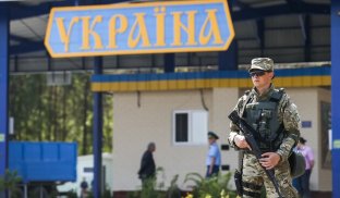 Під час воєнного стану в Україні більшості чоловіків заборонено виїжджати з країни В Україні триває загальна мобілізація