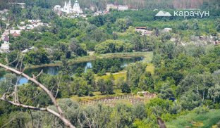 Вид на Святогірськ. Фото Карачуна з Лисої гори у Святогірську