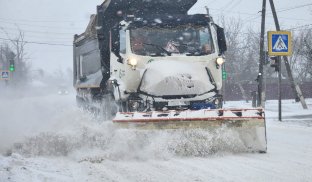 Через негоду водіям радять залишатись вдома
