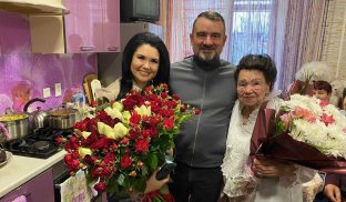 Олена Задорожня святкує день народження