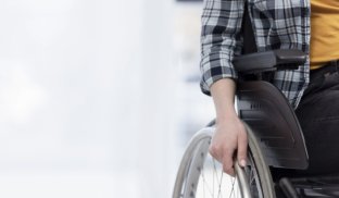 Оновлення даних: чи потрібно це робити особі, якій встановлена інвалідність довічно