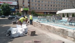 Триває ремонт центрального фонтану