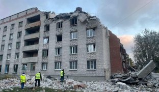 Пошкоджена будівля у центрі Слов'янська Росіяни ударили по гуртожитку аграрного коледжу