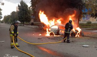 У самому центрі Слов'янська FPV-дрон атакував автомобіль