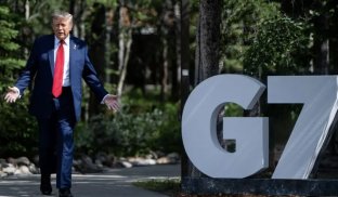 Трамп пояснив, чому не поспішає карати Путіна санкціями Трамп пояснив, чому не поспішає карати Путіна санкціями