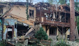 Святогірськ атакували 5 безпілотників: пошкоджено базу відпочинку та автомобілі Святогірськ атакували 5 безпілотників: пошкоджено базу відпочинку та автомобілі