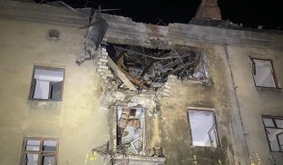 Війська РФ поцілили по багатоквартирному будинку в Краматорську Війська РФ поцілили по багатоквартирному будинку в Краматорську