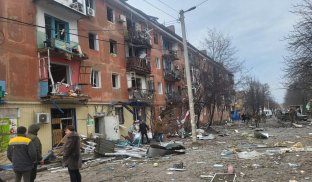 Росіяни масовано атакували центр Курахового Наслідки обстрілу Курахового