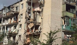 У Лимані росіяни обстріляли житловий багатоповерховий будинок: є поранені