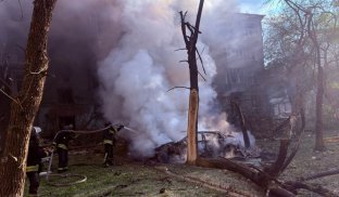 Внаслідок ворожої атаки по центру Краматорська поранено щонайменше 10 цивільних 