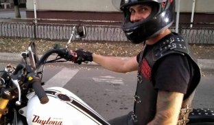 Антон народився у Словʼянську