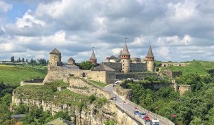 Кам'янець-Подільська фортеця Замок-фортеця в Кам'янець-Подільському визнаний одним із семи чудес України