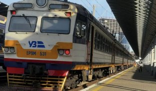 Внутрішні та міжнародні рейси затримуються: "Укрзалізниця" змінює маршрути через атаку РФ