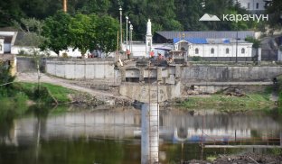 У Святогірську триває реконструкція моста Капремонт моста у Святогірську планують завершити до вересня 2023 року