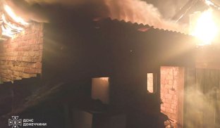 У Слов’янську внаслідок нічного обстрілу загорівся приватний будинок