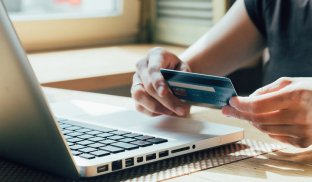 НБУ планує обмежити кількість переказів коштів з карти на карту