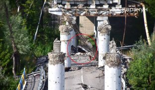 Автомобіль під мостом у Богородичному У Богородичному автомобіль впав з моста
