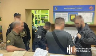 Начальник ТЦК Краматорського району підробляв документи для виїзду чоловіків — ДБР Начальник ТЦК Краматорського району підробляв документи для виїзду чоловіків — ДБР