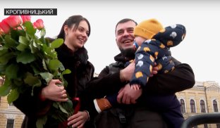Дмитро Нікулеско з дружиною Ганною і сином Андрійком Як народжувався фільм "Виклик у Бахмут"