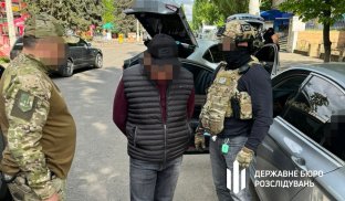 Затримали у Слов’янську. На Донеччині судитимуть посадовця податкової зі спільниками, який обирав підприємців Затримали у Слов’янську. На Донеччині судитимуть посадовця податкової зі спільниками, який обирав підприємців