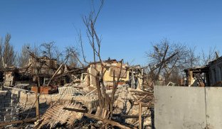 У Слов’янську внаслідок ворожого обстрілу поранено жінку та пошкоджено понад 20 будинків У Слов’янську внаслідок ворожого обстрілу поранено жінку та пошкоджено понад 20 будинків