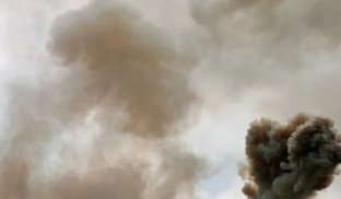 Ілюстративне фото. Дим після прильоту Росіяни вдарили по Слов'янську