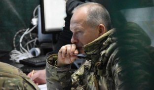 Атаки росіян на сході України активізувалися. ЗСУ потребують збільшення зброі Головнокомандувач ЗСУ Олександр Сирський повідомляє про загострення ситуації на фронті