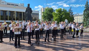 Духовий оркестр коледжу часто виступає на центральній площі Луцька