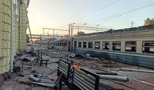 Росіяни вдарили по залізничній інфраструктурі у Лозовій: загинув залізничник, ще 4 – поранені