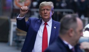 Трамп може озброїти Україну до зубів, якщо вона сяде за стіл перемовин з Росією — Reuters Трамп може озброїти Україну до зубів, якщо вона сяде за стіл перемовин з Росією — Reuters