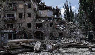 Ракетний удар по багатоповерхівці у Краматорську: рятувальники дістали тіла п’ятьох мешканців Фото