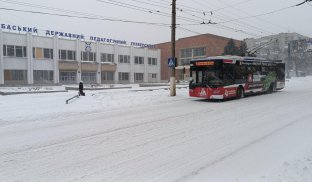 У Слов'янську хуртовина Комунальні служби працюють над ліквідацією наслідків снігопаду