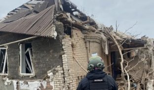 Двоє людей загинули та ще восьмеро дістали поранення через російські обстріли на Донеччині Двоє людей загинули та ще восьмеро дістали поранення через російські обстріли на Донеччині