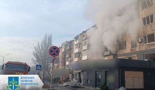 Росіяни обстріляли Селидове Окупанти завдали удару по п’ятиповерховому житловому будинку