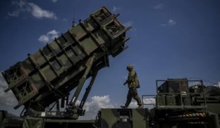 Трамп сьогодні обговорить подальшу політику щодо України, включно з призупиненням допомоги — NYT Трамп сьогодні обговорить подальшу політику щодо України, включно з призупиненням допомоги — NYT