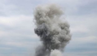 У Слов’янську пролунав вибух. Видно дим У Слов’янську пролунав вибух. Видно дим