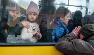 Як проходить евакуація на Донеччині На Донеччині у прифронтових населених пунктах залишаються діти