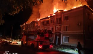 Удар по готелю в Слов'янську: рятувальники показали фото