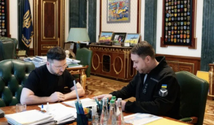 Зеленський місяць вмовляв Буданова погодитись на посаду глави ОП — FT