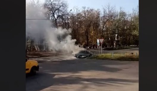 В Славянске сгорел автомобиль - ВИДЕО