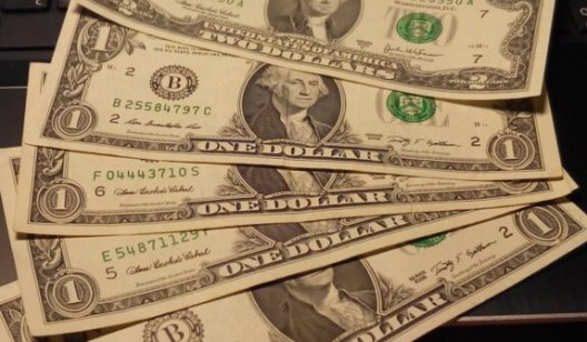 Доллар стремительно дешевеет: когда покупать валюту