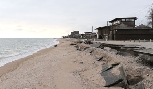 Море в Бердянске размывает косу - ФОТО